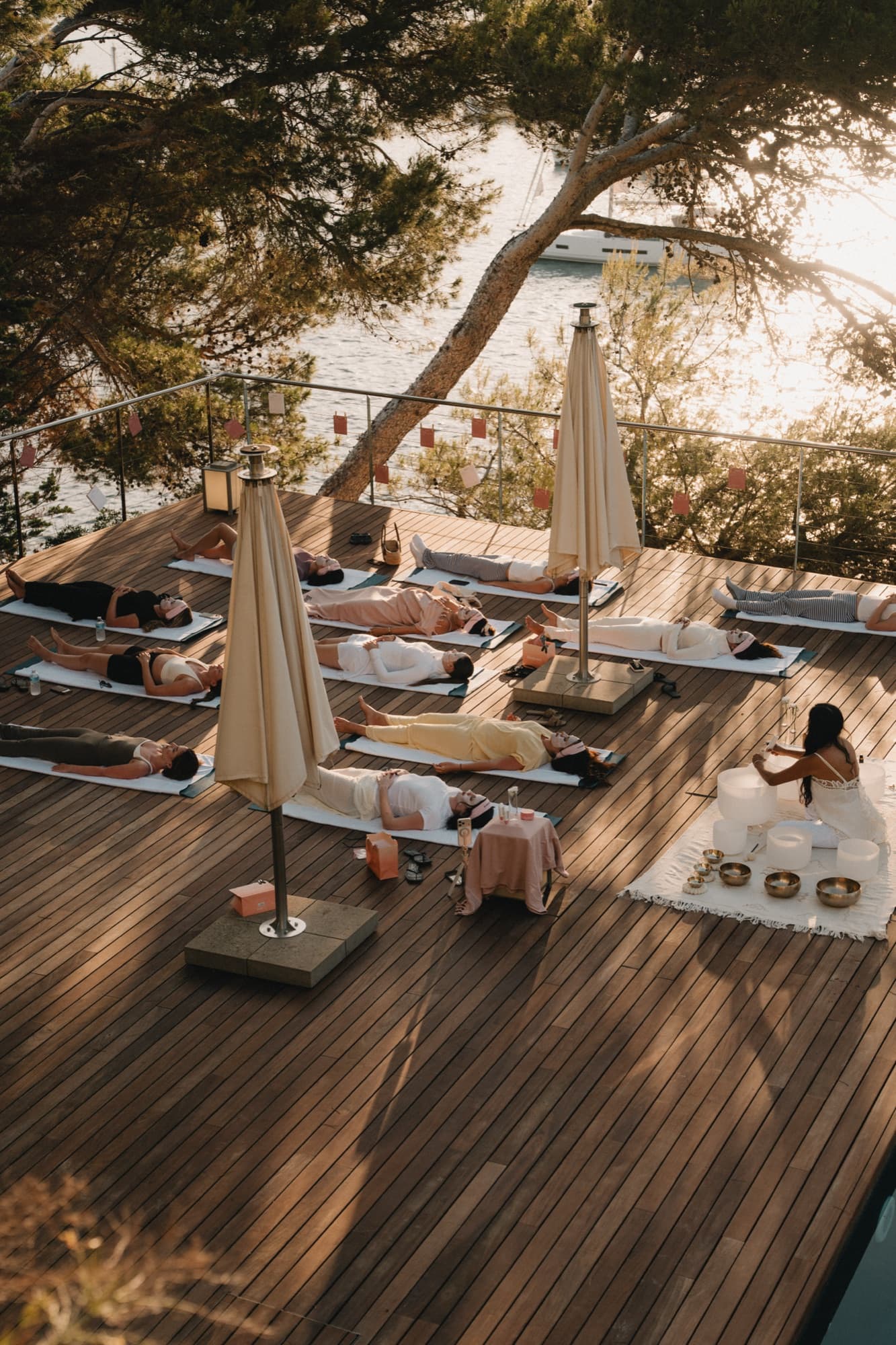 LYN Creatorinnen bei einer Sound Session auf der Terrasse über dem Meer auf Mallorca